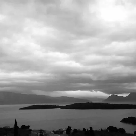 홈스테이 Ellenas- 니키아나